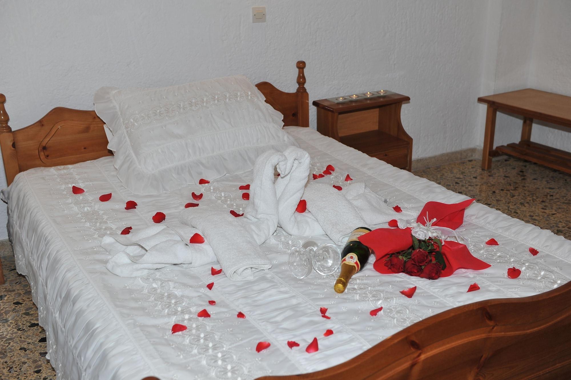 Santa Irini Hotel Періса Екстер'єр фото